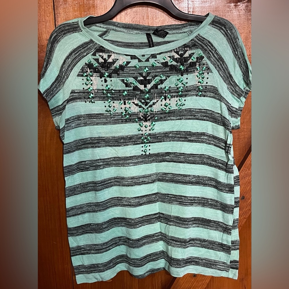 ❤️‍🔥4/$20 New Directions Bling Shirt Sz L